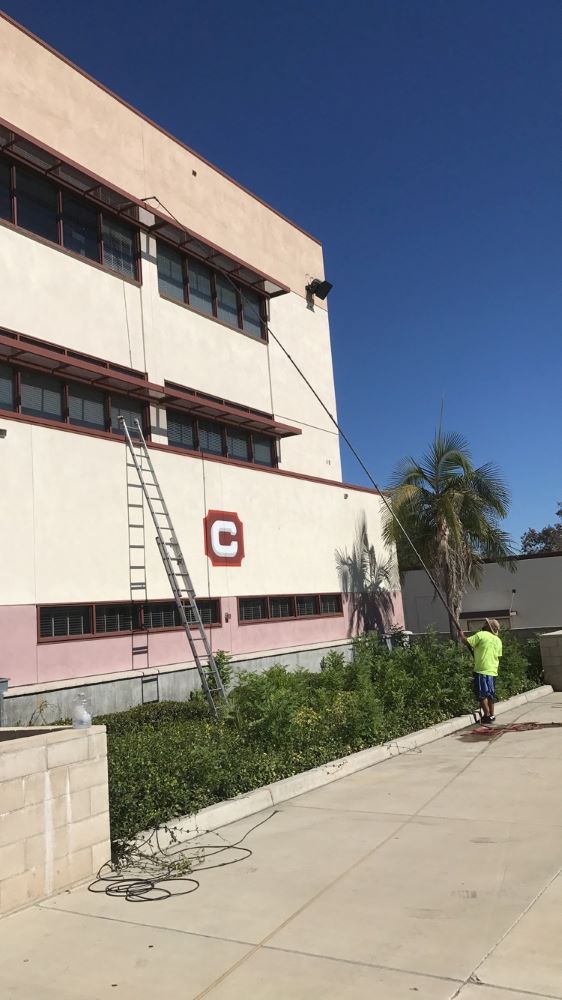 cleaning windows of commercial building in jurupa valley ca