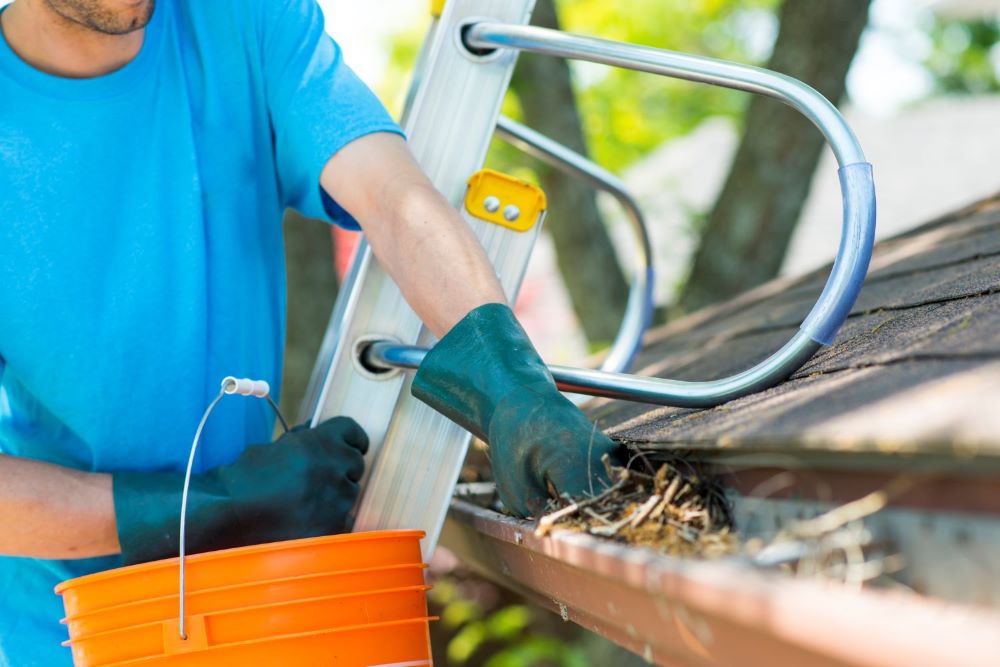 gutter cleaning job in jurupa valley ca